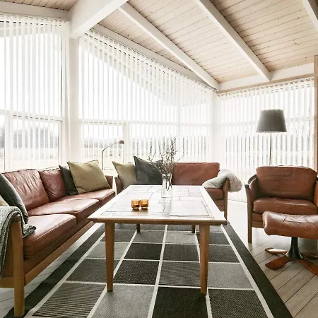 호텔 8 Person In 4*