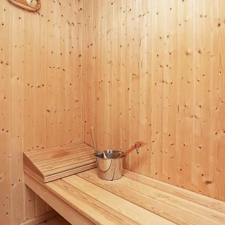 호텔 8 Person In Saltum